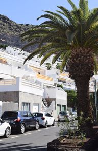 A rocky city with buildings a top in los gigantes